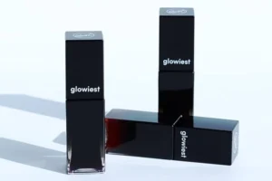 Read more about the article Glowiest Lip Oil Review: Legit or Scam? An Honest Review